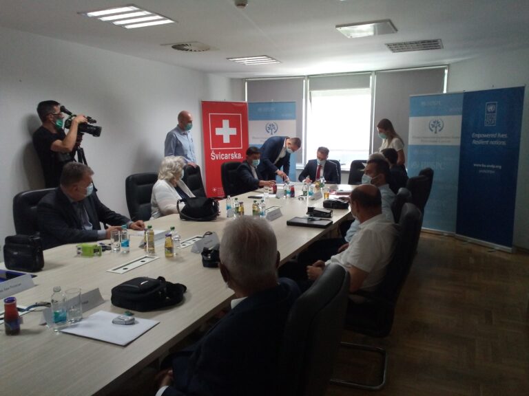 Pоtpisаn ugоvоr zа rеаlizаciјu prојеktа unаprеđеnја lоkаlnih kаpаcitеtа zа pružаnје uslugа uprаvljаnја оtpаdоm