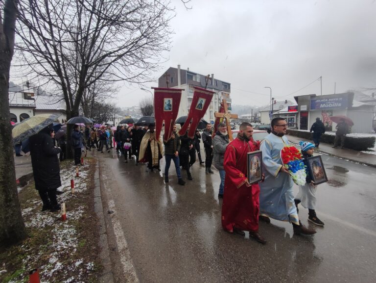 Plivanje za Časni krst u Novom Gradu