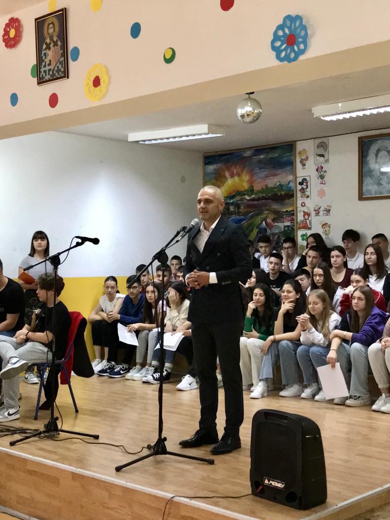 Lukač čestitao nagrađenim učenicima