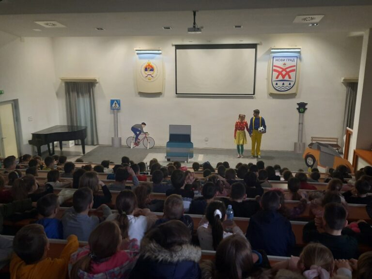 Predstava „Mirka“ oduševila mališane