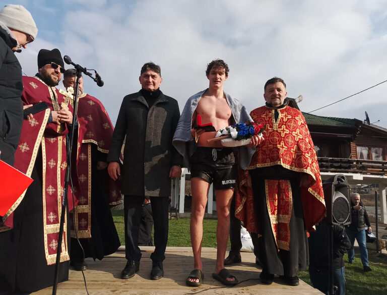 Богојављенска светковина у Новом Граду: Дванаесту годину заредом одржано пливање за Часни крст