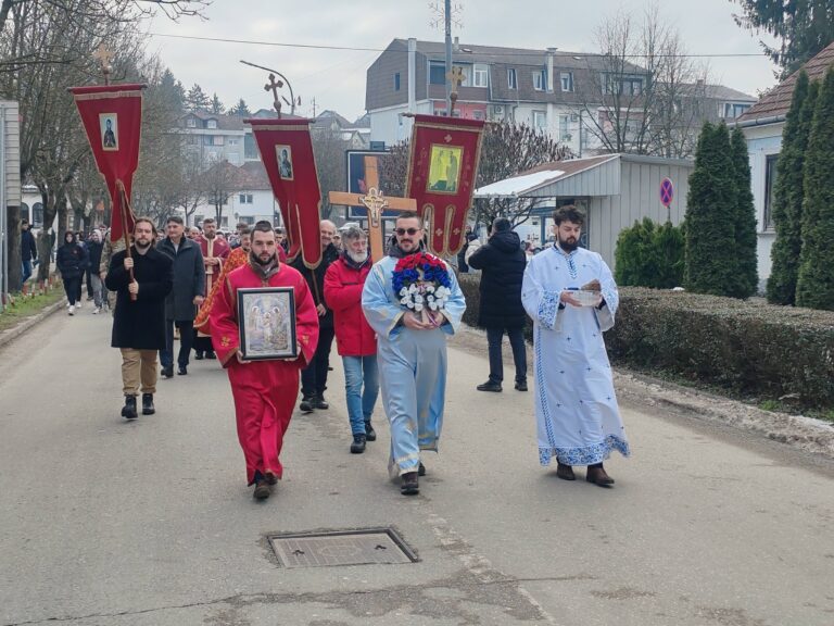 Bogojavljenska svetkovina u Novom Gradu: Dvanaestu godinu zaredom održano plivanje za Časni krst