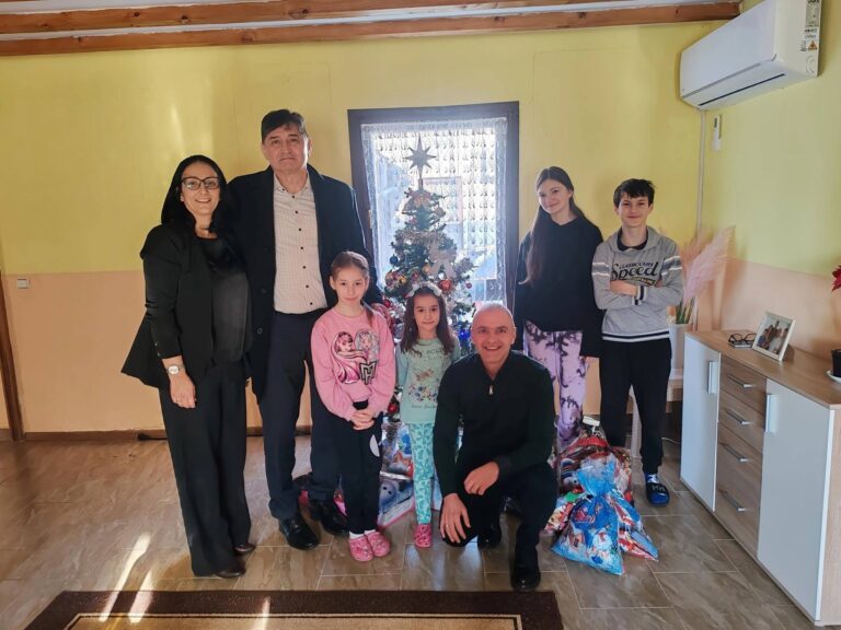 Новогодишњи поклони за дјецу у хранитељским породицама