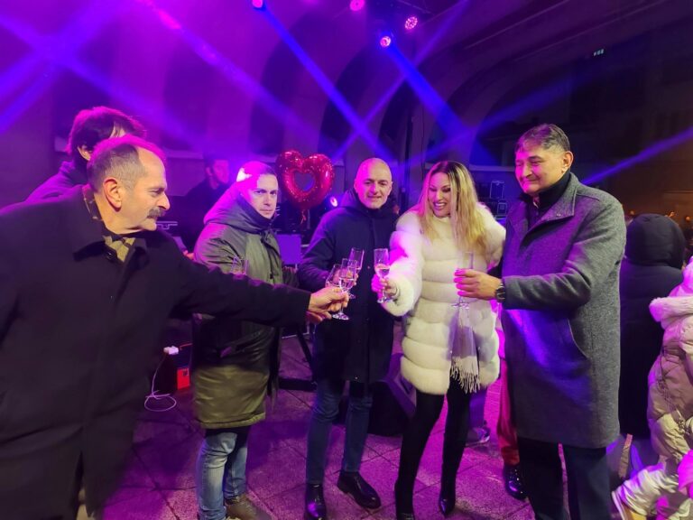 Трг 9. јануар у знаку радости и традиције – Нови Град дочекао православну Нову годину