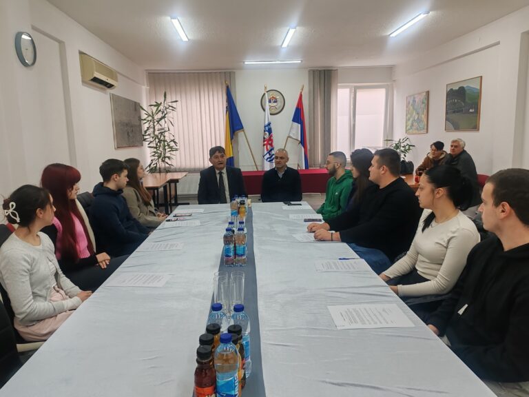 Потписани уговори о стипендирању студената